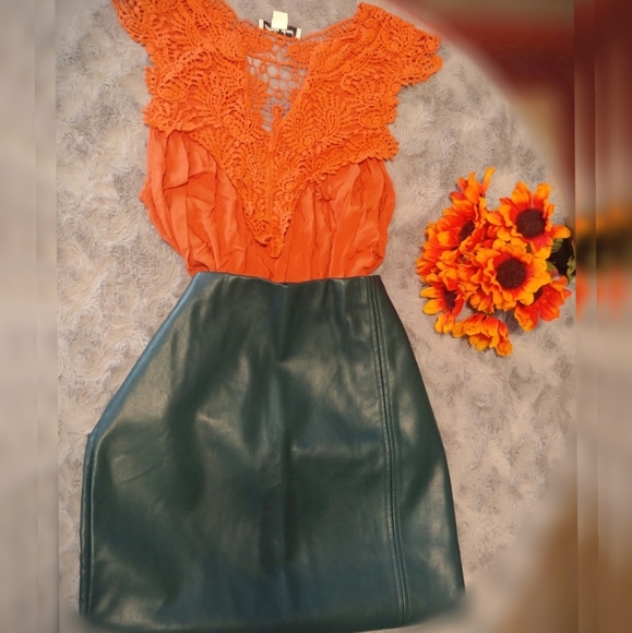 Gorgeous, orange, flowy, lace top - Picture 3 of 4